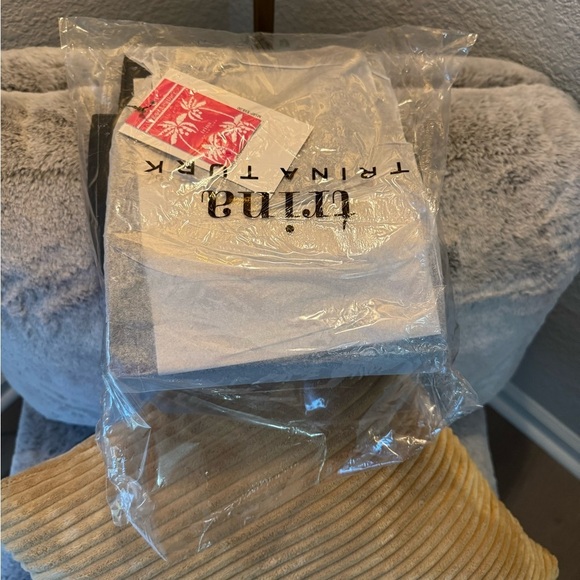 TRINA TURK NWT DOUBLE HANDLE CROSSBODY BAG - Picture 9 of 9